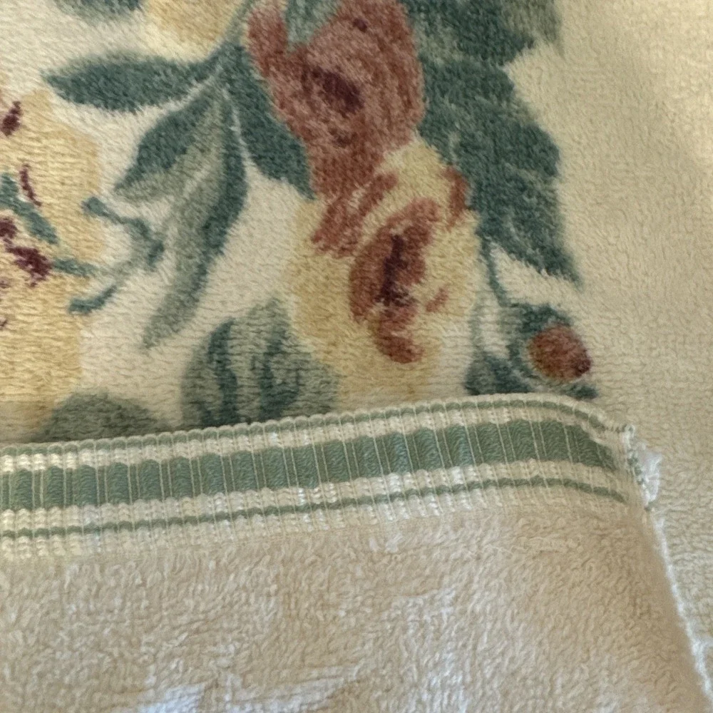4 Pc.  JCPenney Classic Traditions Floral Body & Hand Towels Cotton